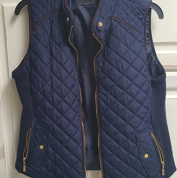 Vest - Picture 2 of 6